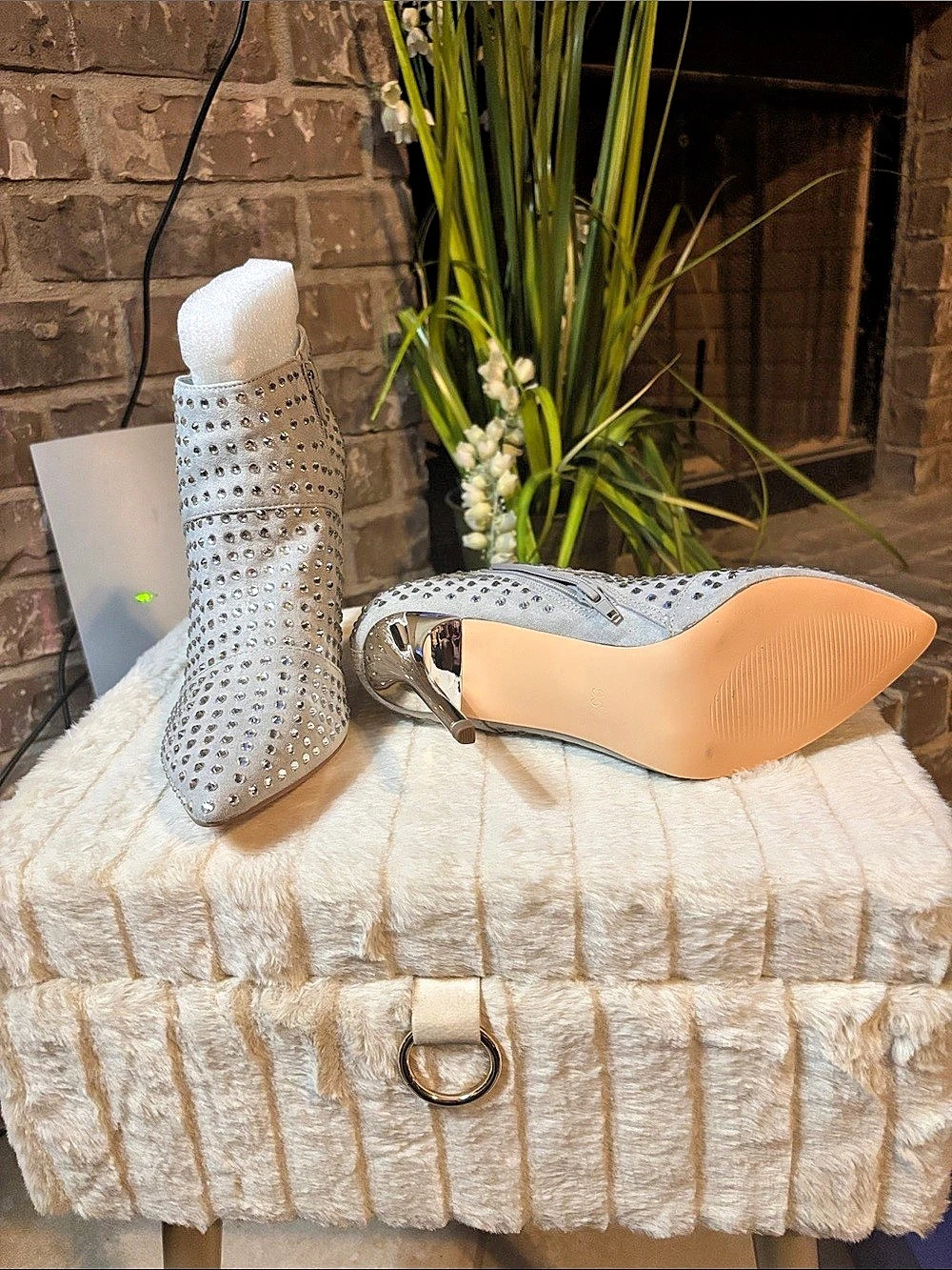 Steve Madden Primerra Bootie Rhinestone Pointed Toe Heels in Silver Like New - Picture 2 of 3